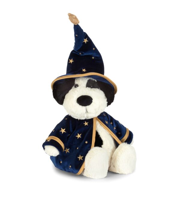 JCDB2630028-69_2 JELLYCAT Rufferty 巫師小狗側面角度,展示深藍斗篷細節與柔軟絨毛質感