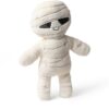 JCDB2630032-00_2 JELLYCAT 木乃伊鮑伯娃娃側面細節,展示精心刺繡縫線與蓬鬆聚酯纖維材質