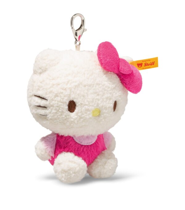 SFAK2630001-00_2 STEIFF x Hello Kitty 吊飾側面角度,呈現 10cm 尺寸比例與柔軟毛絨質感