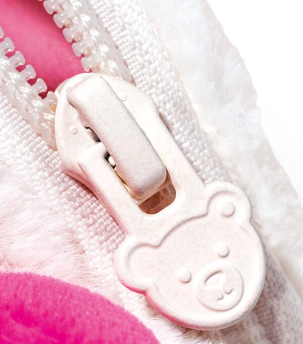 SFBE2630001-00_5 Steiff x Hello Kitty 毛絨小包掛於精品手提包上的搭配示範