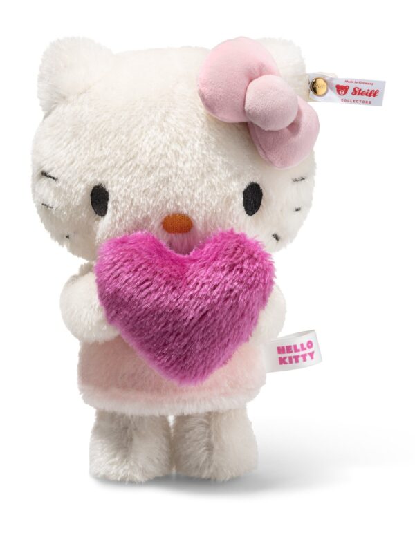 STEIFF x Hello Kitty 娃娃側面特寫,展現柔軟馬海毛毛流質感與粉色系細節