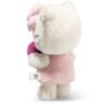 SFDB2630001-00_3 STEIFF 24K 鍍金耳釦近拍特寫,固定於 Hello Kitty 娃娃左耳,品質印記清晰可見