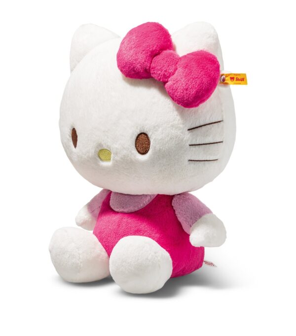 SFDB2630002-00_2 STEIFF Hello Kitty 娃娃側面特寫,展示左耳不銹鋼耳釦細節