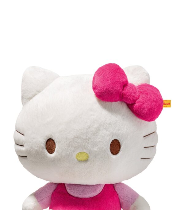 SFDB2630002-00_4 STEIFF x Hello Kitty 聯名娃娃背面,展示服裝細節與整體造型