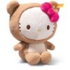 SFDB2630003-82_2 STEIFF Hello Kitty 娃娃側面角度,呈現圓潤造型與柔軟絨毛質感