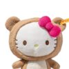 SFDB2630003-82_4 STEIFF × Hello Kitty 娃娃面部近拍,精緻刺繡眼睛、蝴蝶結與五官細節