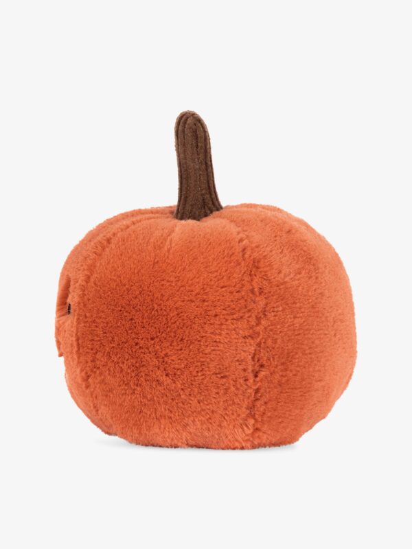 JELLYCAT 萬聖節南瓜燈娃娃側面,呈現圓潤橘色造型與整體比例