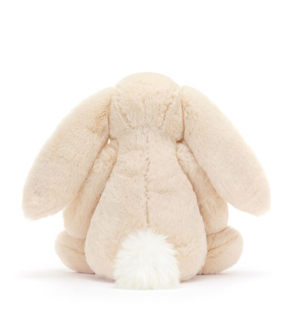 JCDB2630039-02_3 JELLYCAT 柳樹色害羞兔擺放於嬰兒床或禮物情境,適合新生兒滿月禮物展示