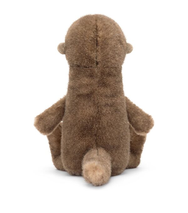 JCDB2630042-86_3 JELLYCAT Brooke Otter 水獺娃娃背面,展示蓬鬆棕色毛茸茸尾部與整體比例
