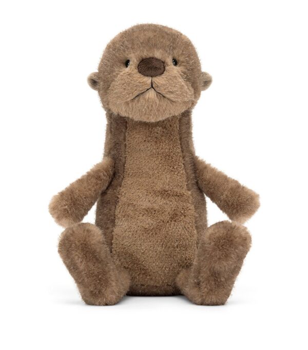 JCDB2630042-86_4 JELLYCAT 布魯克水獺娃娃與手部尺寸對比,呈現 33cm 實際大小與柔軟觸感