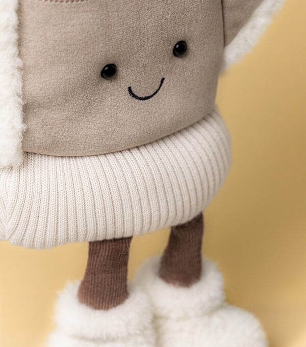 JCDB2630046-82_5 JELLYCAT 手套娃娃底部特寫,展示靴子配色與腳底細節