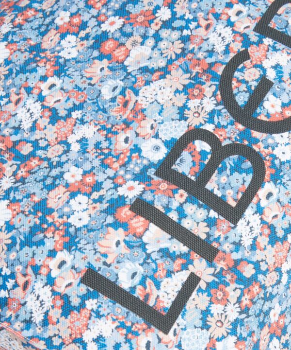 LYBB2632002-65_4 Liberty London 藍色印花托特包平放展示,呈現 Thorpe Hill 花卉圖案細節