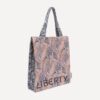 LYBB2632008-75_2 Liberty London 手提袋側面近拍,清晰呈現側邊加固縫線與棉帆布質地