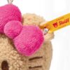 SFAK2630003-82_5 STEIFF × Hello Kitty 聯名吊飾全覽,焦糖啡色毛絨與金屬配件細節呈現