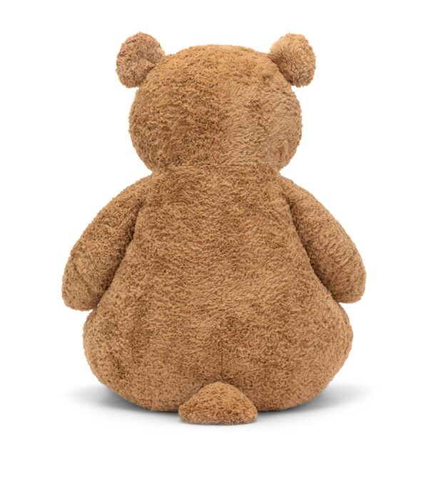 JCDB2640001-84_3 JELLYCAT Bartholomew Bear 與人體比例對照,呈現 96 公分壯碩身形
